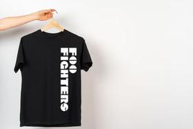Camiseta 100% Algodão - Foo Fighters - Nome lateral - Mikonos