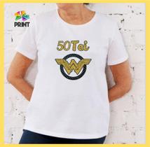 Camiseta Adulto 50tei Mulher Maravilha Est. Azul Dourado - Aniversário 50 anos Zlprint