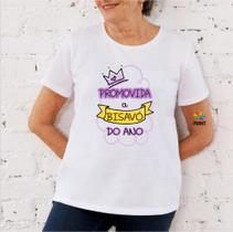 Camiseta Adulto Promovida a BISAVÓ do Ano Est. Lilás - Chá de Bebê Revelação Zlprint