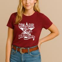 Camiseta Agodão Feminina Estamp Stay Wild And Free Cowgirl Agro Country Moda Jovem Festa Manga Curta