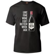 Camiseta algodão cronológica -wine bottle 1974