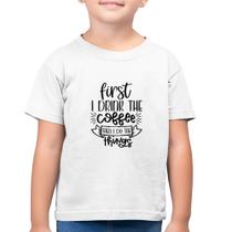 Camiseta Algodão Infantil First I drink the coffee then I do the things - Foca na Moda