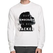 Camiseta Algodão Our Democracy Has Been Hacked Manga Longa - Foca na Moda