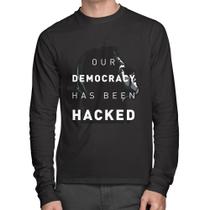 Camiseta Algodão Our Democracy Has Been Hacked Manga Longa - Foca na Moda