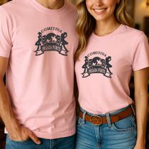 Camiseta Algodão Unissex Casal Country Estampa Pegada Forte Look Combinando Namorados Amigos Agro