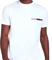 Camiseta antiviral manga curta Dudalina na cor branca. Modelagem: Regular. Linha Antiviral.