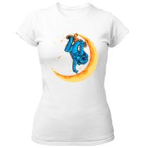 Camiseta Baby Look Astronauta skatista lua crescente