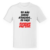 Camiseta Baby Look Eu não chego atrasado... Eu faço suspense Camiseta Baby Look Eu não chego atrasado... Eu faço suspense