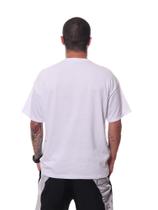 Camiseta Bali Company Gola V Malhão Patch Lettermark