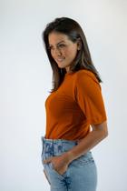 Camiseta Básica com Ombreiras - 100% Algodão Pima Camiseta Básica com Ombreiras - 100% Algodão Pima