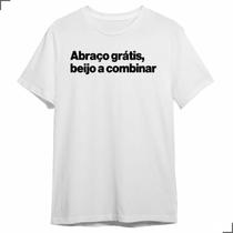 Camiseta Básica Divertida Abraço Beijo Bloco Carnaval