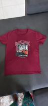 Camiseta básica masculina com estampa de carros Camiseta básica masculina com estampa de carros