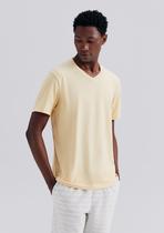 Camiseta Básica Masculina Manga Curta Regular Decote V World