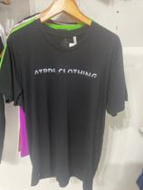 Camiseta básica preta Camiseta básica preta