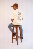 Camiseta Baunilha Over Silk Marrom Estilosa