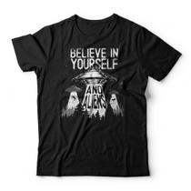 Camiseta Believe In Aliens Studio Geek Camiseta Believe In Aliens Studio Geek