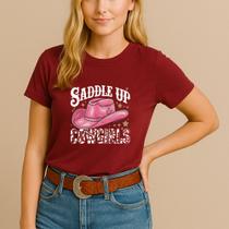 Camiseta Blusa Country Algodão Estamp Saddle Up Cowgirls Chapéu Bota Menina Delicada Festa Peão Agro
