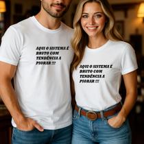Camiseta Blusa Unissex Casal Country Estampa Aqui O Sistema É Bruto Com Tendência A Piorar Namorados Camiseta Blusa Unissex Casal Country Estampa Aqui O Sistema É Bruto Com Tendência A Piorar Namorados