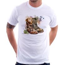 Camiseta Botas e Chapéu Retrô - Foca na Moda