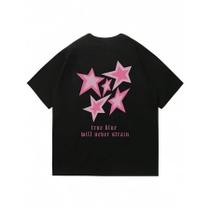 Camiseta Boxy Padrão de Homem Feminina Unissex Preta com Slogan e Gráfico de Pentagrama Camiseta Boxy Padrão de Homem Feminina Unissex Preta com Slogan e Gráfico de Pentagrama