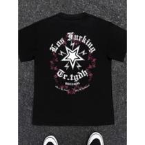 Camiseta Boxy Padrão de Homem Feminina Unissex Preta com Slogan e Gráfico de Pentagrama Camiseta Boxy Padrão de Homem Feminina Unissex Preta com Slogan e Gráfico de Pentagrama
