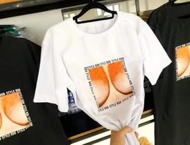 Camiseta branca com estampa borboleta Camiseta branca com estampa borboleta