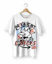 Camiseta c_decks skateboard urso broken hart branca