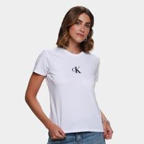Camiseta Calvin Klein Rubber Patch Feminina Camiseta Calvin Klein Rubber Patch Feminina