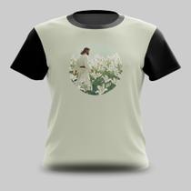 Camiseta Camisa Jesus Caminhando nas Flores