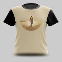 Camiseta Camisa Jesus no Deserto com Cruz nas Costas