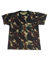 camiseta camuflada adulto joven