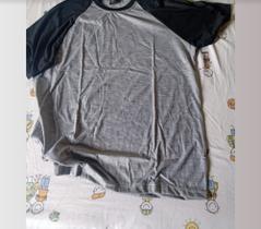 Camiseta cinza reglan mesclan mescla preta