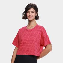 Camiseta Colcci Sport Cropped Monograma Feminina Camiseta Colcci Sport Cropped Monograma Feminina