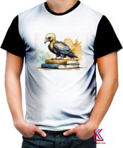 Camiseta Colorida Abutre Estudioso Pássaro com Livros 1