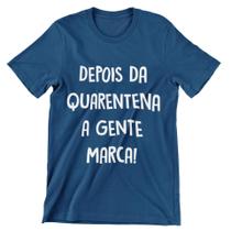 Camiseta Colorida Carnaval 2021 Depois da Quarentena A Gente Marca Azul Marinho
