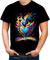 Camiseta Colorida do Orgulho LGBT Coração Amor 17