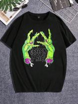 Camiseta Creepin It Real Estampa Rastejando Real Mão Zumbi Verde Neon Life Style Manga Curta Ombro Caido Unissex
