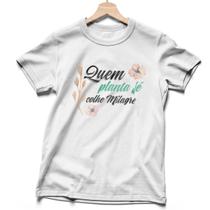 Camiseta Cristã Feminina - Quem planta fé colhe milagre
