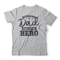 Camiseta Dad Hero Studio Geek Casual Camiseta Dad Hero Studio Geek Casual