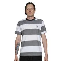 Camiseta DC MC Big Stripe Listrada Preto e Branco Camiseta DC MC Big Stripe Listrada Preto e Branco