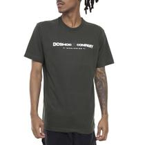 Camiseta DC Shoes Sku Up SM23 Masculina Verde Escuro Camiseta DC Shoes Sku Up SM23 Masculina Verde Escuro