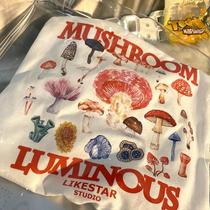 Camiseta de Algodão com Estampa Luminosa de Gato e Cogumelo - Manga Curta