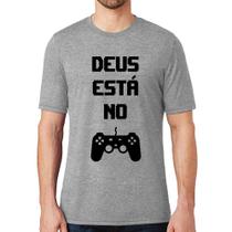 Camiseta Deus está no controle - Foca na Moda