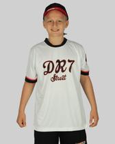 Camiseta DR7 Street Sports Juvenil - Branco/Preto Camiseta DR7 Street Sports Juvenil - Branco/Preto