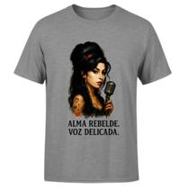 Camiseta em Algodão Masculina e Feminina Estampa Amy Winehouse Básica e Confortável em Várias Cores e Tamanhos