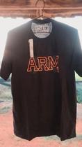 Camiseta em algodao preto com estampada laranja arame gg