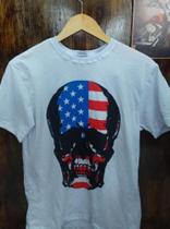 Camiseta em malha de algodão estampa caveira americana