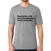 Camiseta Esperando o dia de os humilhados serem exaltados - Foca na Moda