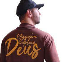 Camiseta estampa ninguém explica Deus oversized