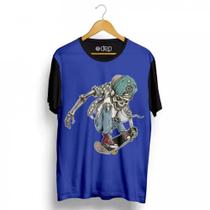 camiseta estampada skate esqueleto